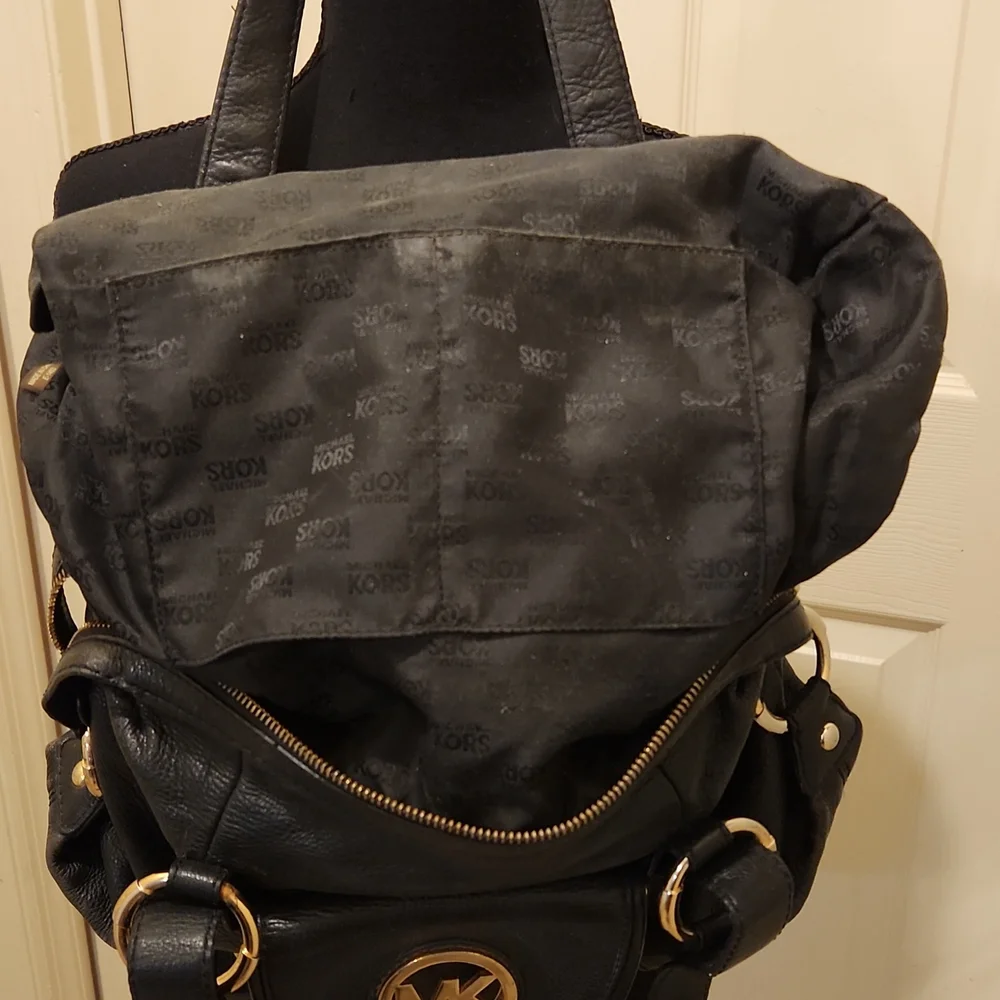 Michael Michael Kors, Black & Gold Satchel Purse - Picture 15 of 16